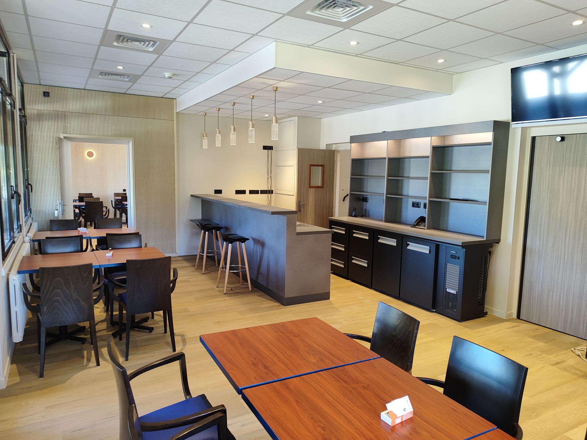 20251102141121_Bar_relais_du_Lac_2000x1500