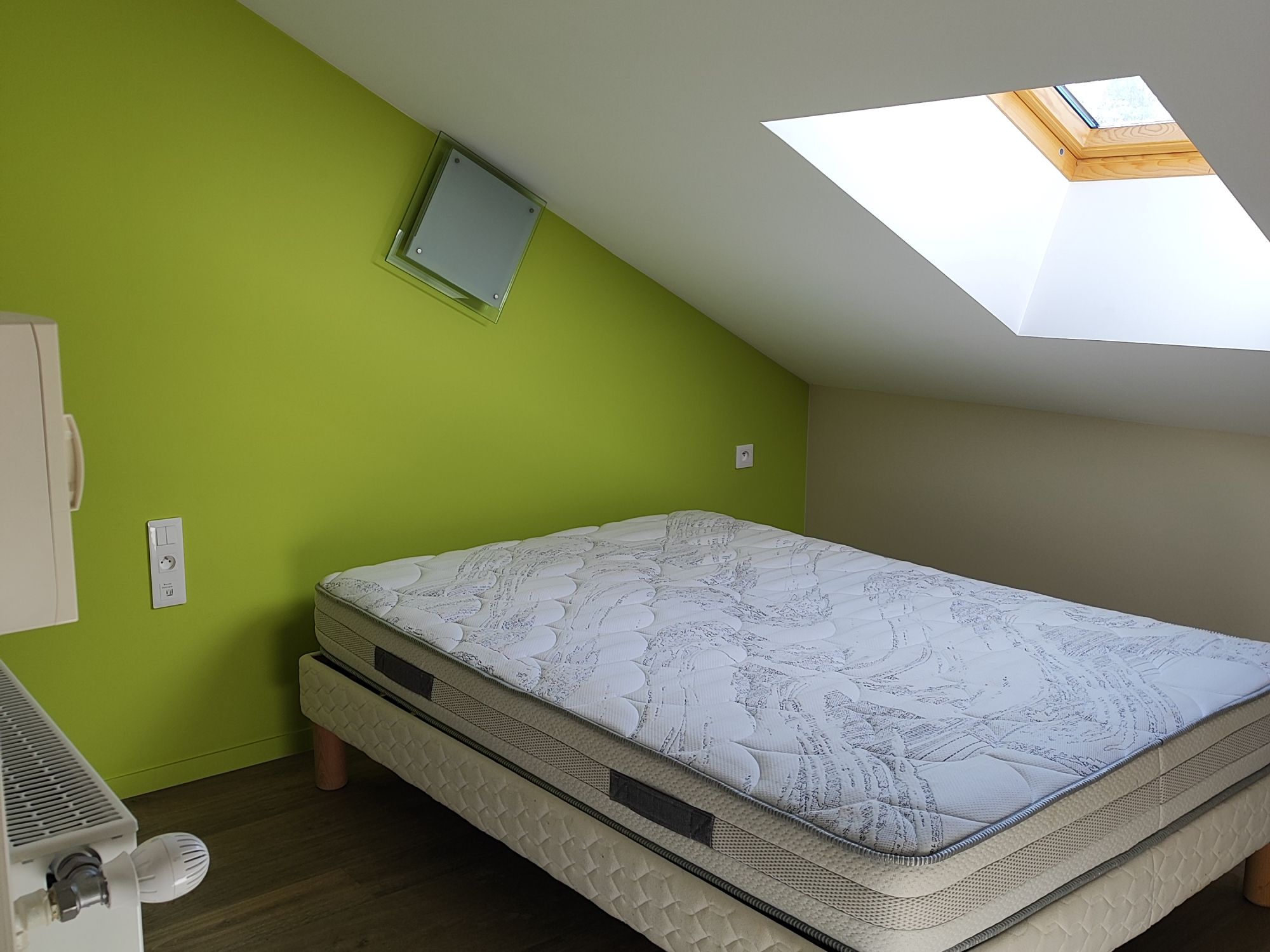 20251102141222_Chambre_de_bonne_2_me_tage_2000x1500