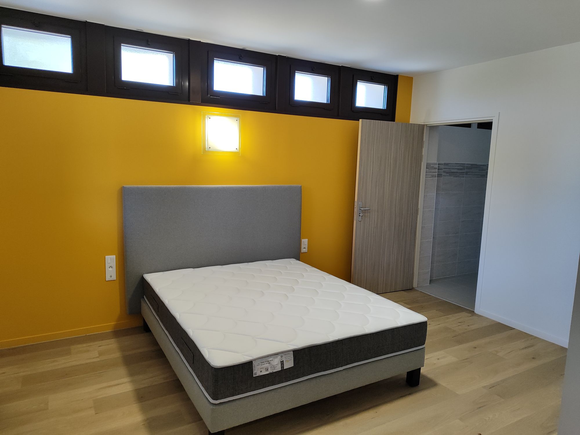 20251102141238_Chambre_N_1_PMR_Rez_de_Chauss_e_2000x1500