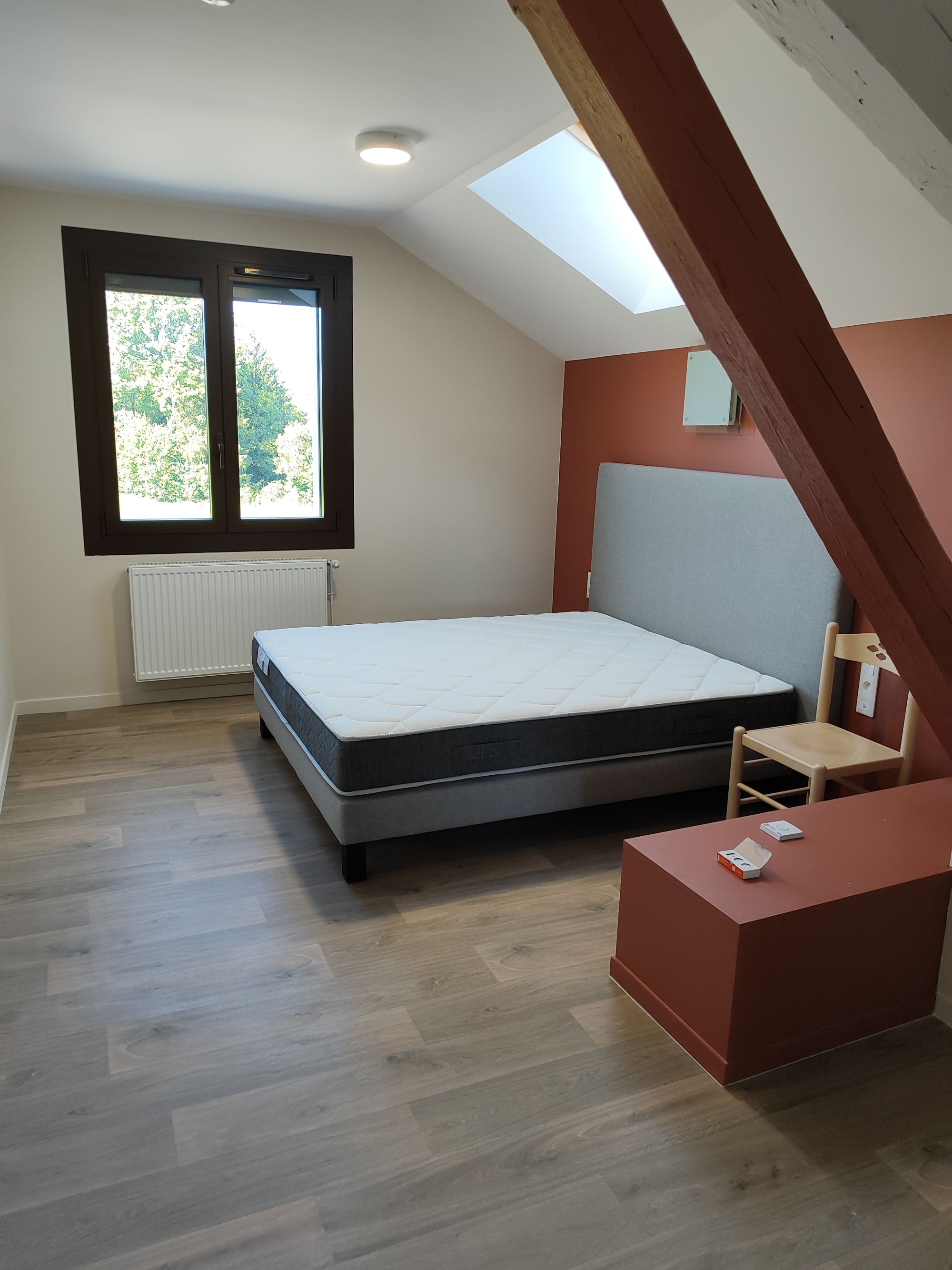 20251102141658_G_te_2_chambre_N_1_2000x2667